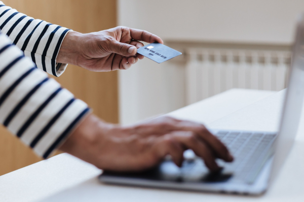 The Retail Advertising Playbook: Bridging Online Discovery to In-Store Conversion